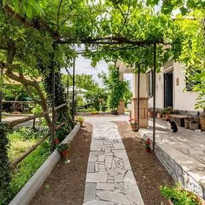  Casa vacanze Etna, Salvia E Rosmarino